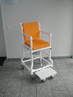 besonders kippsichere Dusch- und Toilettenst�hle bei geistiger Behinderung